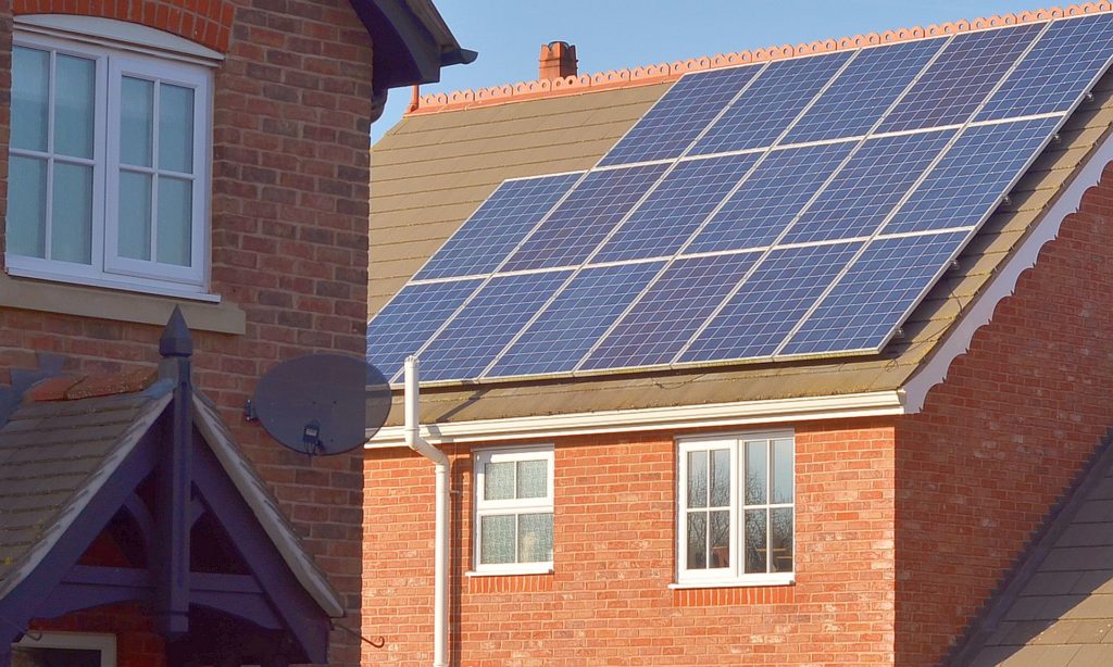 cálculo de paneles solares necesarios para una casa