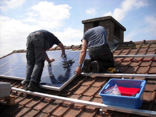 PHOTOVOLTAICS SOLAR PANELS PROS AND CONS