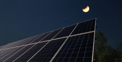 La energia solar fotovoltaica funciona de noche ?
