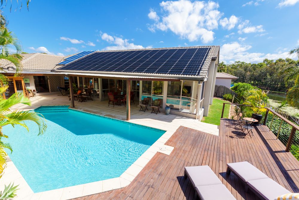 How to use solar energy to heat pool water